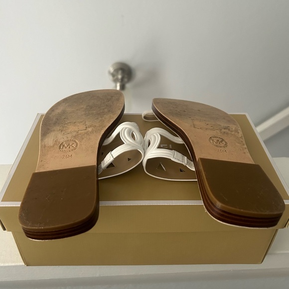 2024 MK white sandals - Picture 3 of 3